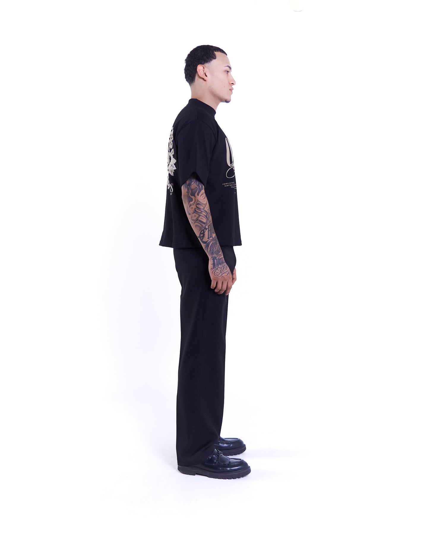 Camiseta boxy fit - Quebs Nouveau negra