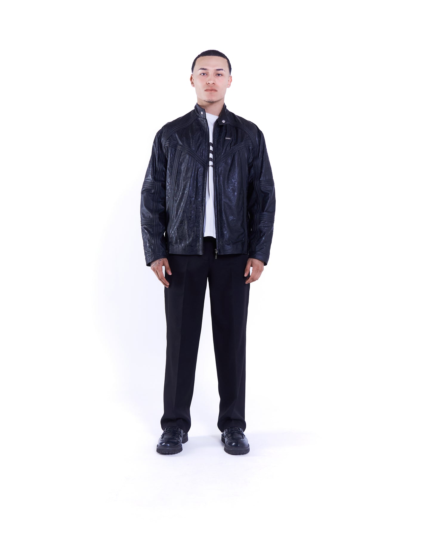Chaqueta de cuero grabada