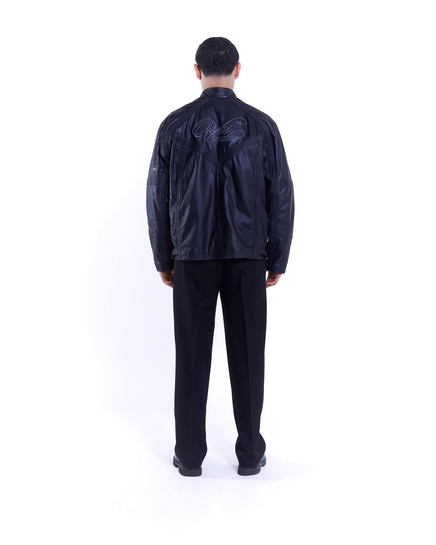 Chaqueta de cuero grabada